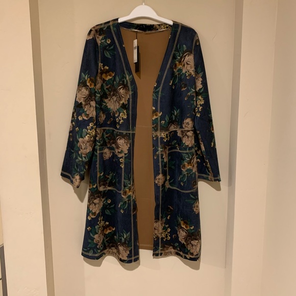 Madewell Cape - Picture 1 of 3
